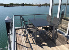 Schwimmendes Ferienhaus Antares One by Seeblick Ferien ORO, rundum Wasser