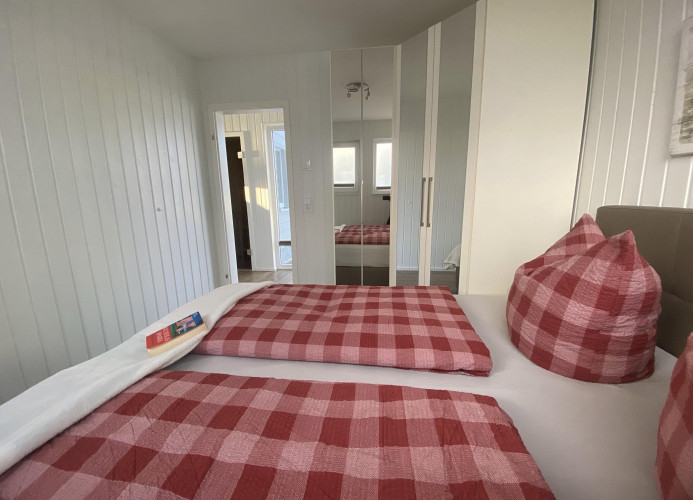 Schwimmendes Ferienhaus Antares One by Seeblick Ferien ORO, rundum Wasser