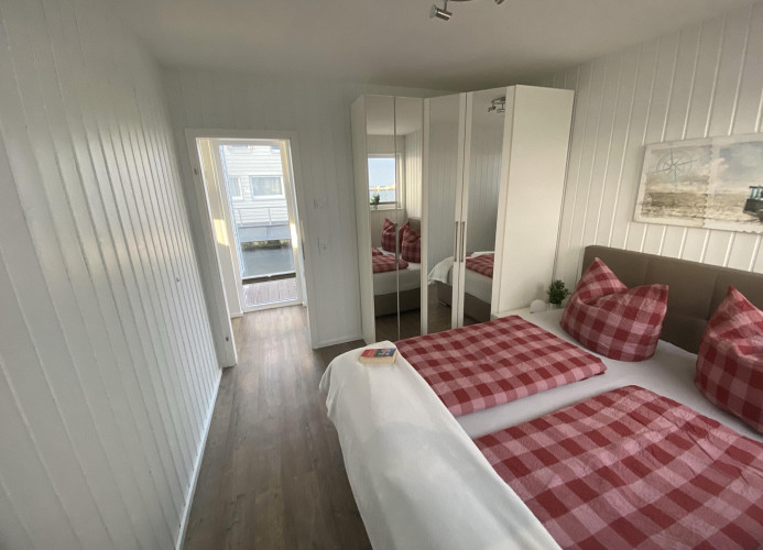 Schwimmendes Ferienhaus Antares One by Seeblick Ferien ORO, rundum Wasser