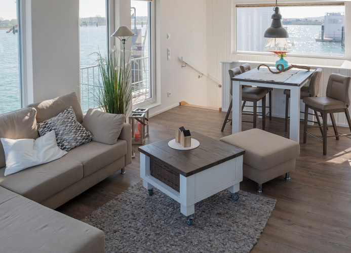 Schwimmendes Ferienhaus Antares One by Seeblick Ferien ORO, rundum Wasser