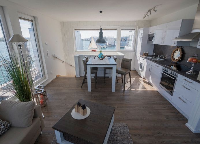 Schwimmendes Ferienhaus Antares One by Seeblick Ferien ORO, rundum Wasser