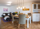 Wohn-Esszimmer mit Kamin