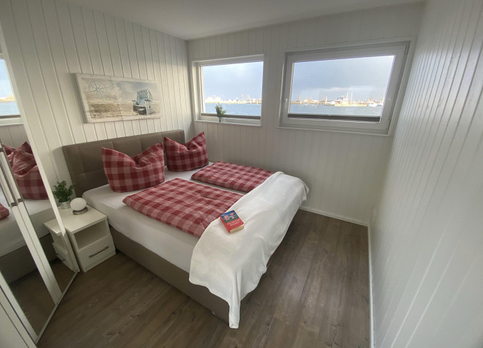Schwimmendes Ferienhaus Antares One by Seeblick Ferien ORO, rundum Wasser