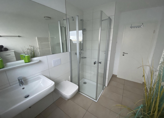Schwimmendes Ferienhaus Antares One by Seeblick Ferien ORO, rundum Wasser