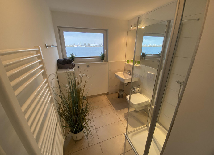 Schwimmendes Ferienhaus Antares One by Seeblick Ferien ORO, rundum Wasser