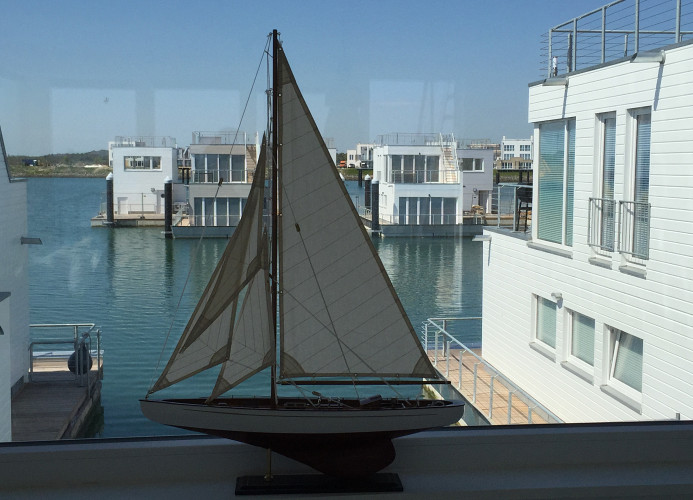 Schwimmendes Ferienhaus Antares One by Seeblick Ferien ORO, rundum Wasser