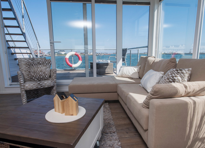 Schwimmendes Ferienhaus Antares One by Seeblick Ferien ORO, rundum Wasser