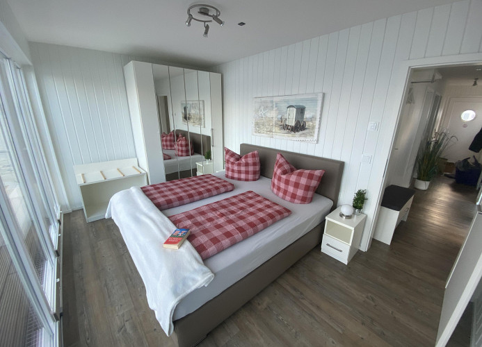 Schwimmendes Ferienhaus Antares One by Seeblick Ferien ORO, rundum Wasser