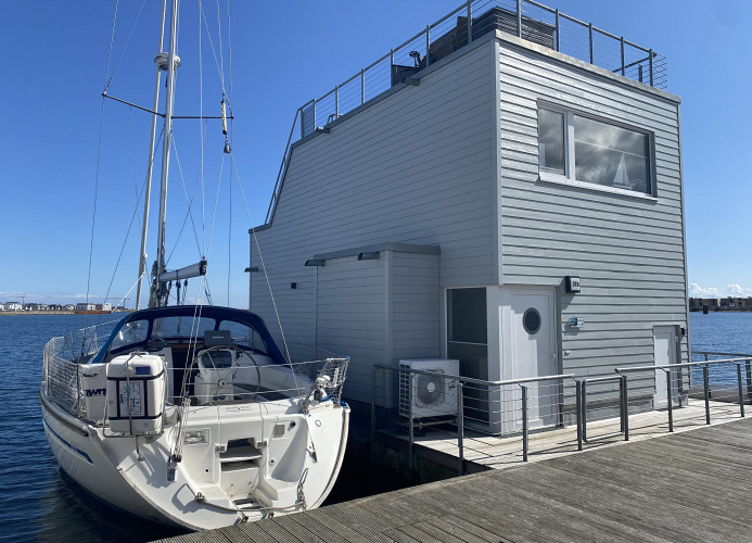 Schwimmendes Ferienhaus Antares One by Seeblick Ferien ORO, rundum Wasser